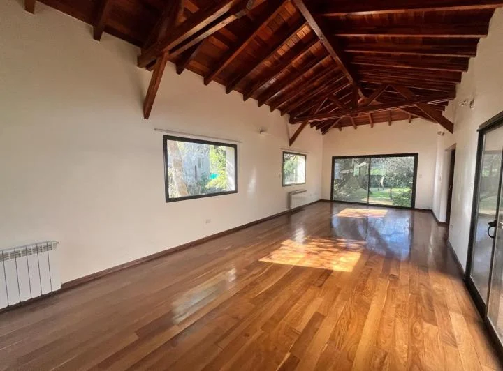 EL BOSQUE CASA EN VENTA 3DORM Y PILETA 2