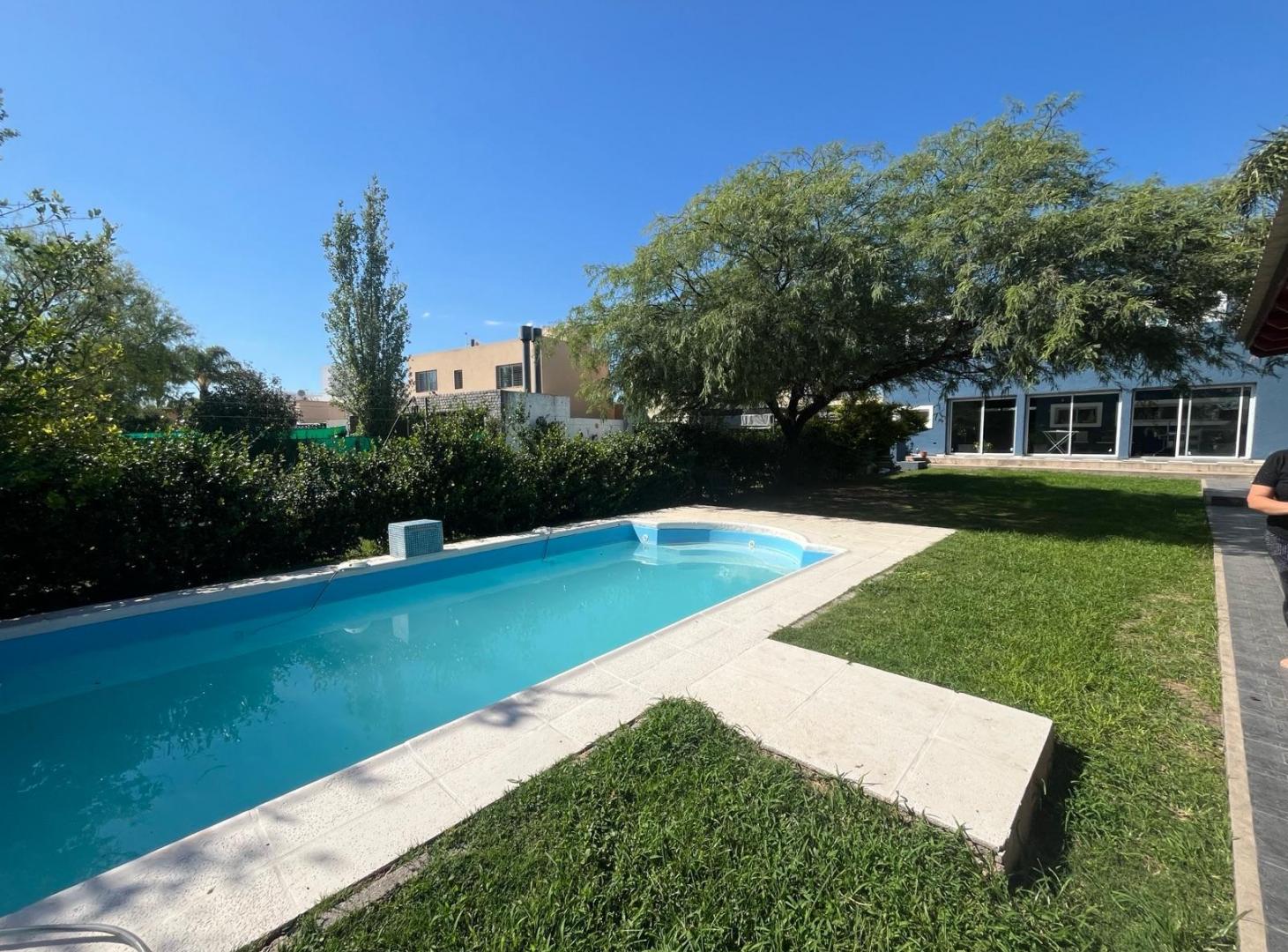 Casa en venta Tejas Tres con pileta y quincho tres dormitorios apto credito