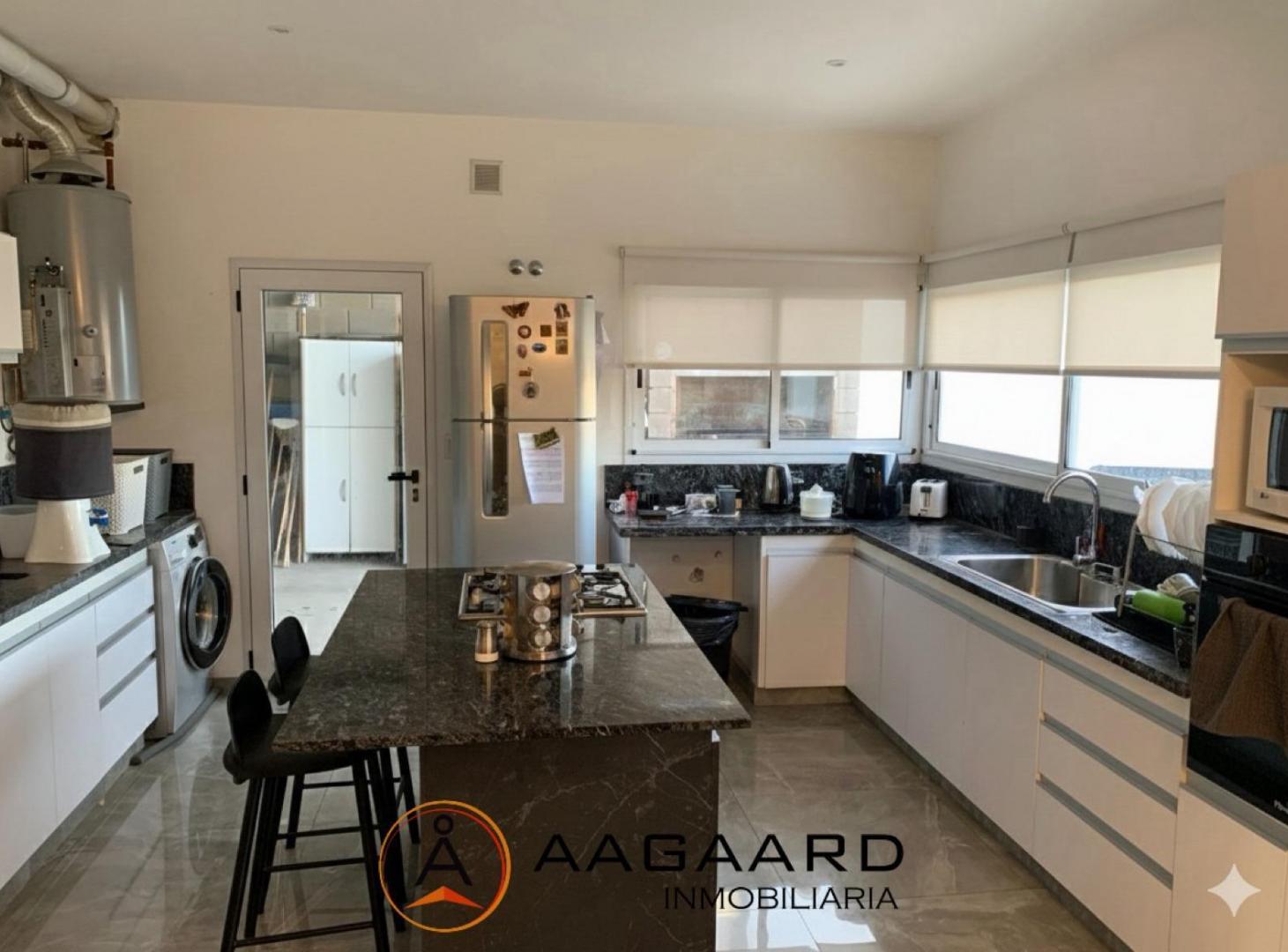 Casa EN VENTA EN DOCTA ETAPA DOS 4 DORMITORIOS