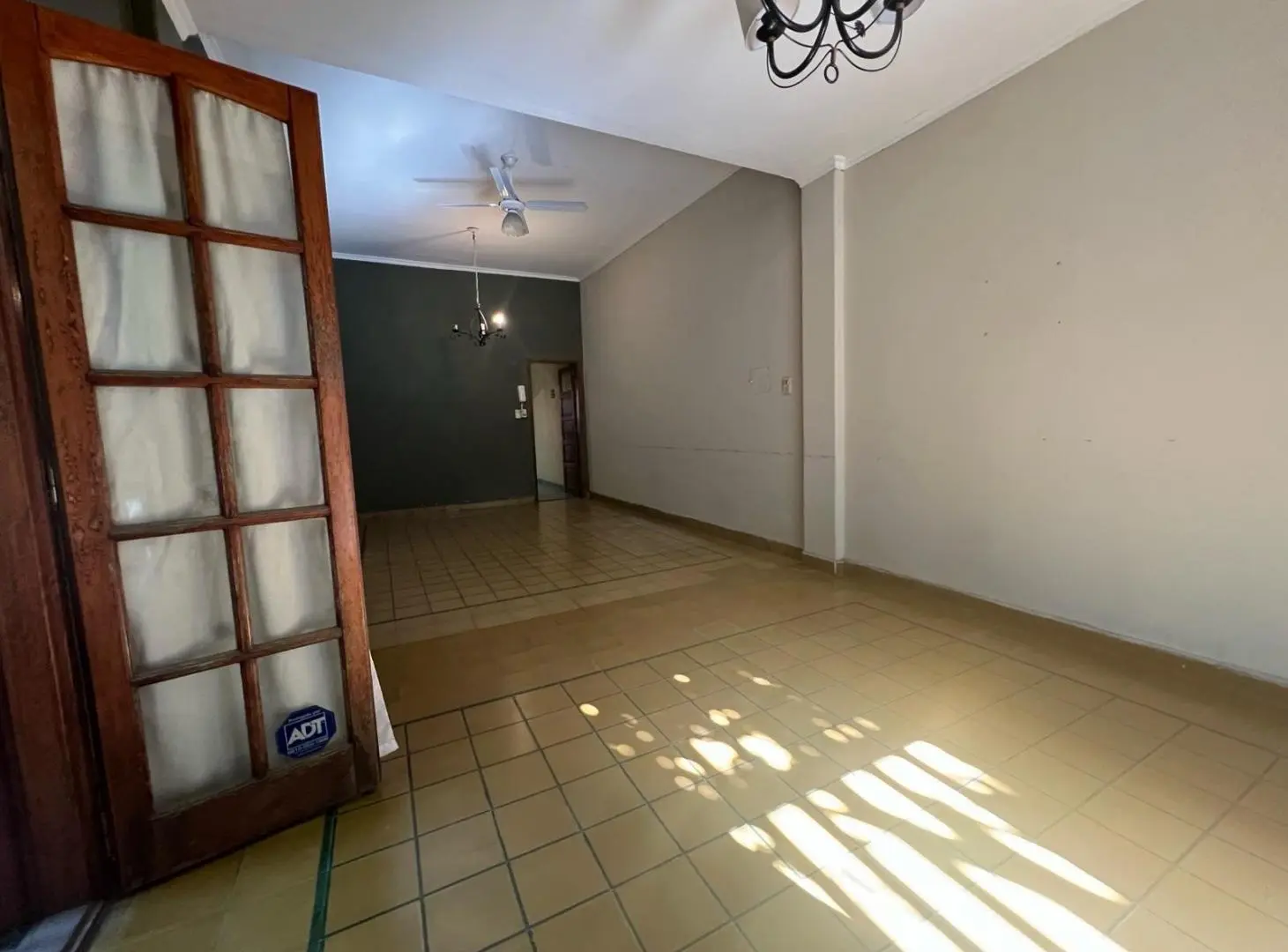 Casa 2 dormitorios en Barrio Jardín Apta para crédito cochera y patio 4