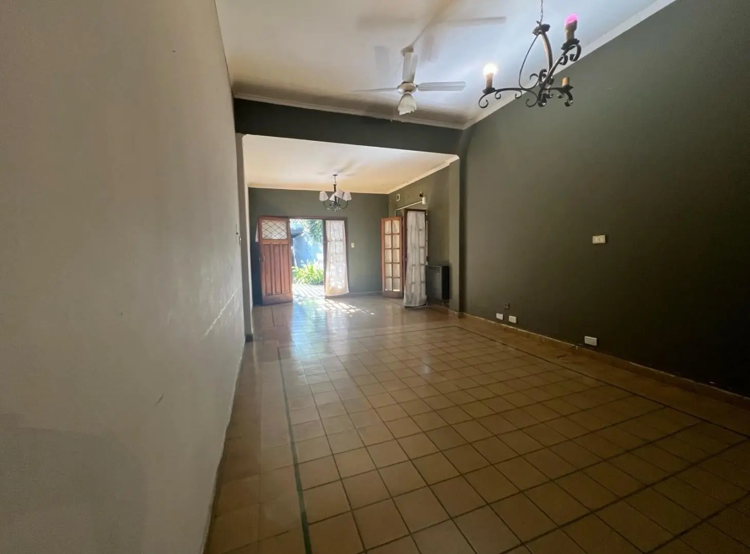 Casa 2 dormitorios en Barrio Jardín Apta para crédito cochera y patio 3