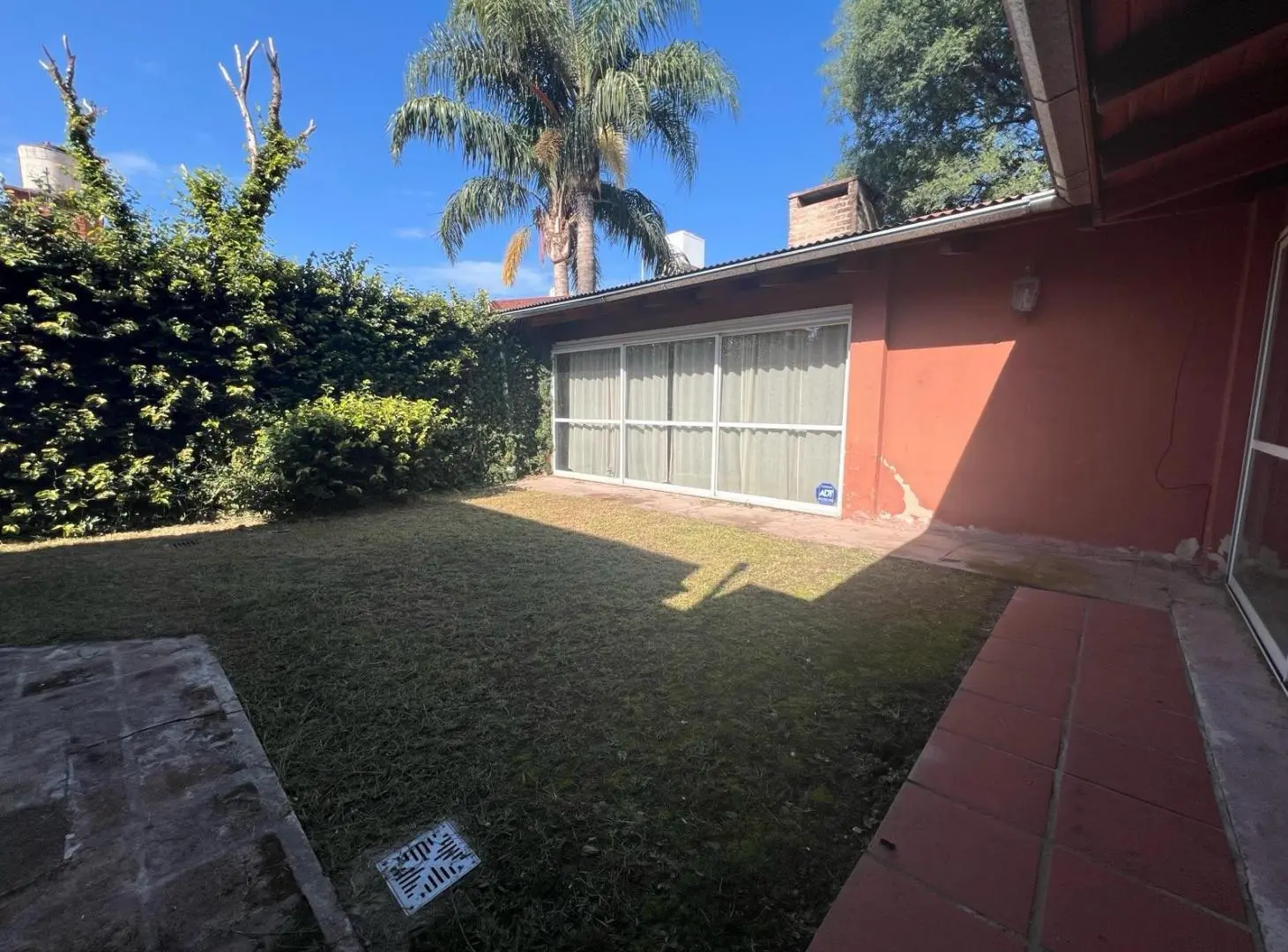 Casa 2 dormitorios en Barrio Jardín Apta para crédito cochera y patio 1