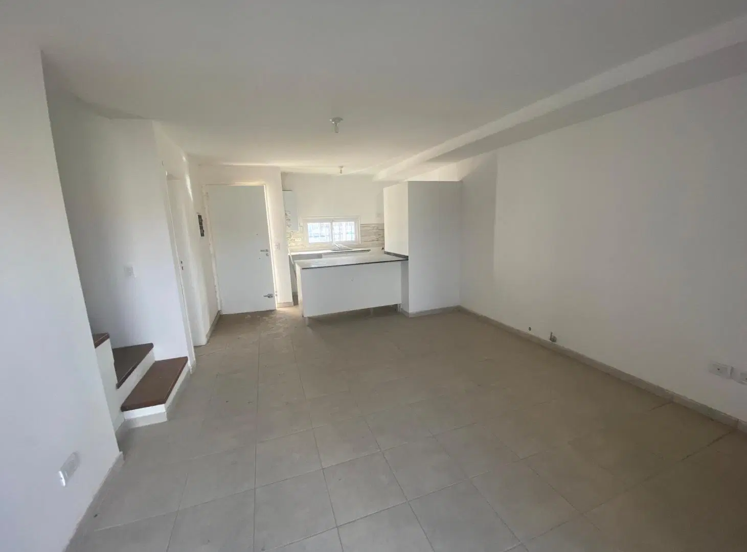 Duplex en alquiler Barrio Industrial Oeste dos dormitorios con patio 3
