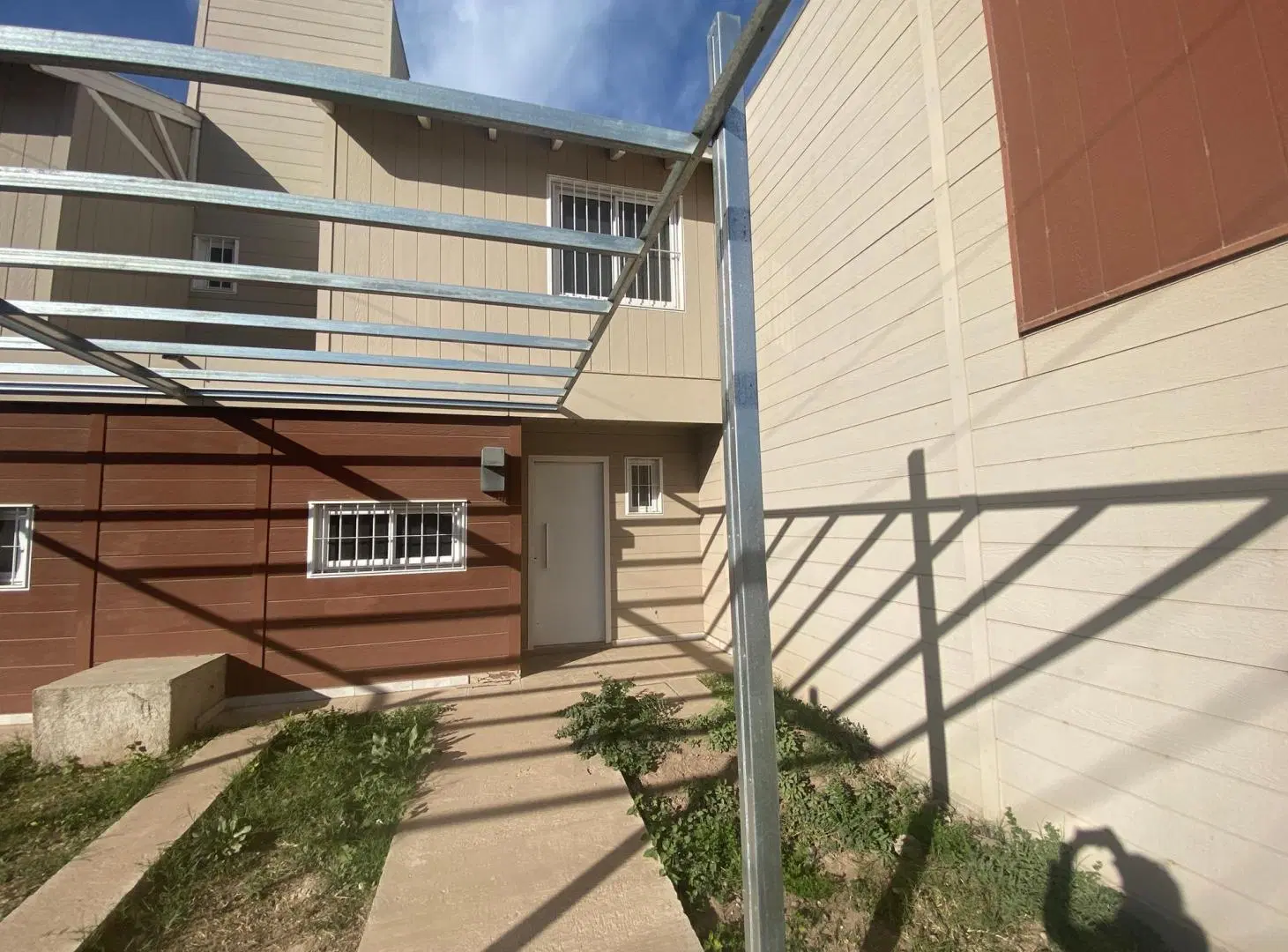 Duplex en alquiler Barrio Industrial Oeste dos dormitorios con patio 1