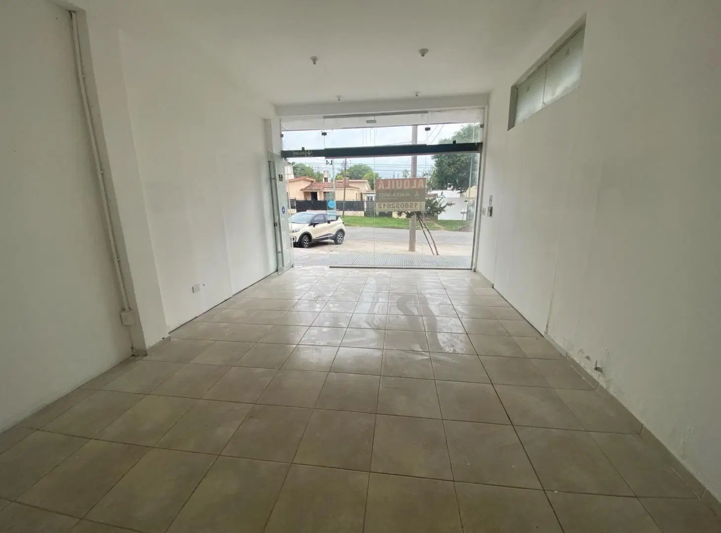 Local comercial en alquiler en Villa Allende en Avenida Antártida Argentina 5