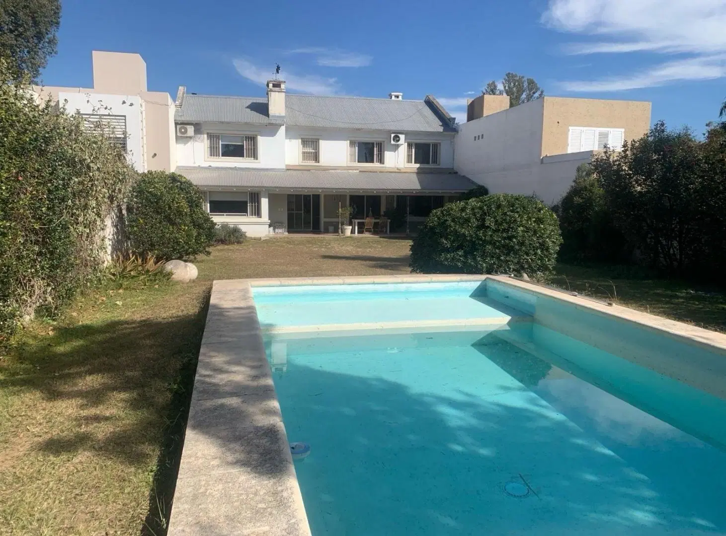 Casa en venta Villa Belgrano tres dormitorios con pileta, estudio recibe menor en zona norte 1
