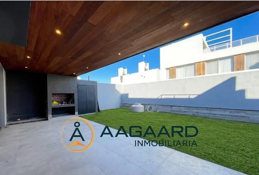 Lomas de Manantiales - Casa de 3 dormitorios VENTA a estrenar 1