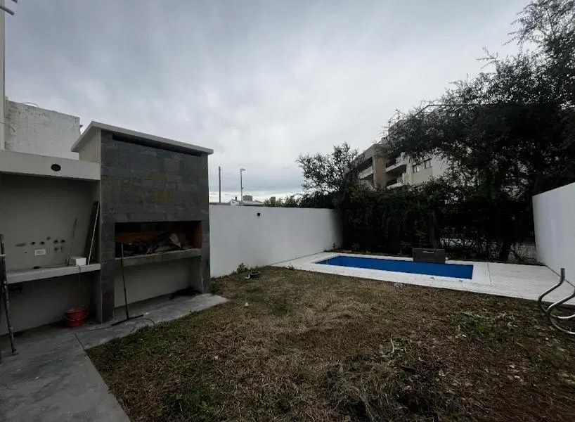 Altos de Manantiales duplex en venta 3 Dormitorios y pileta losa radiante 2