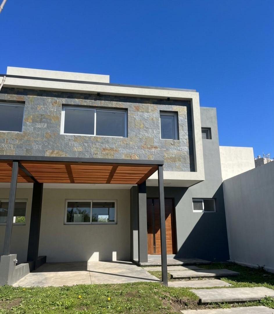 Altos de Manantiales duplex en venta 3 Dormitorios y pileta losa radiante