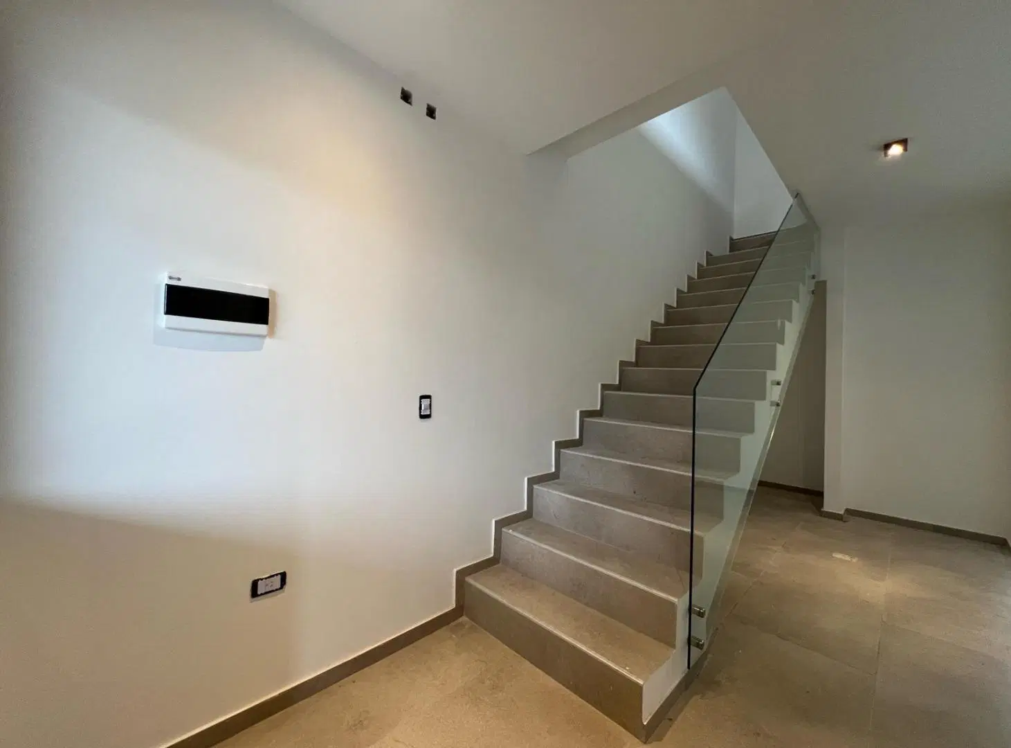 Colinas de Manantiales Dúplex en venta de 3 Dormitorios y 3 baños gran patio 4