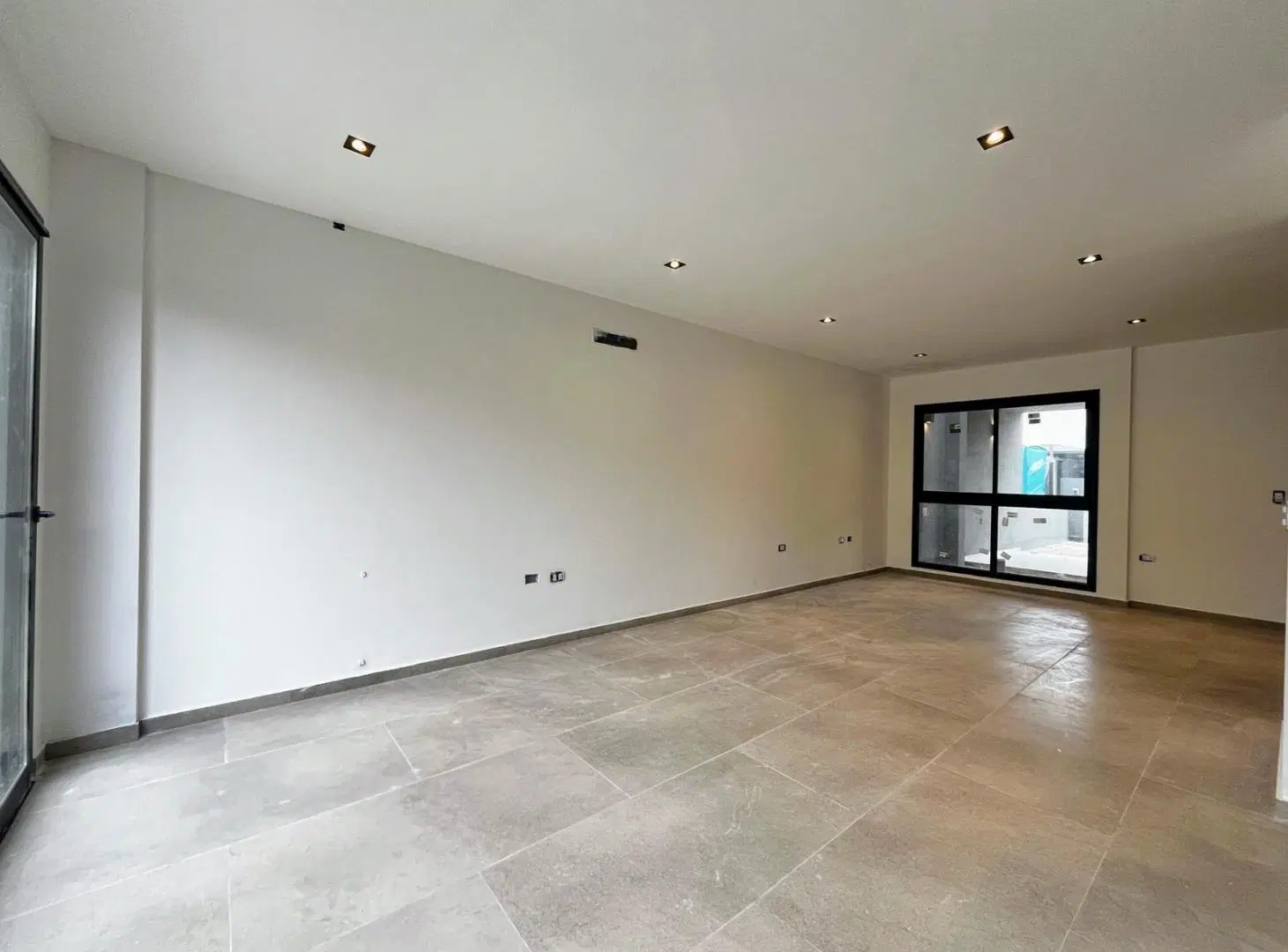 Colinas de Manantiales Dúplex en venta de 3 Dormitorios y 3 baños gran patio 2