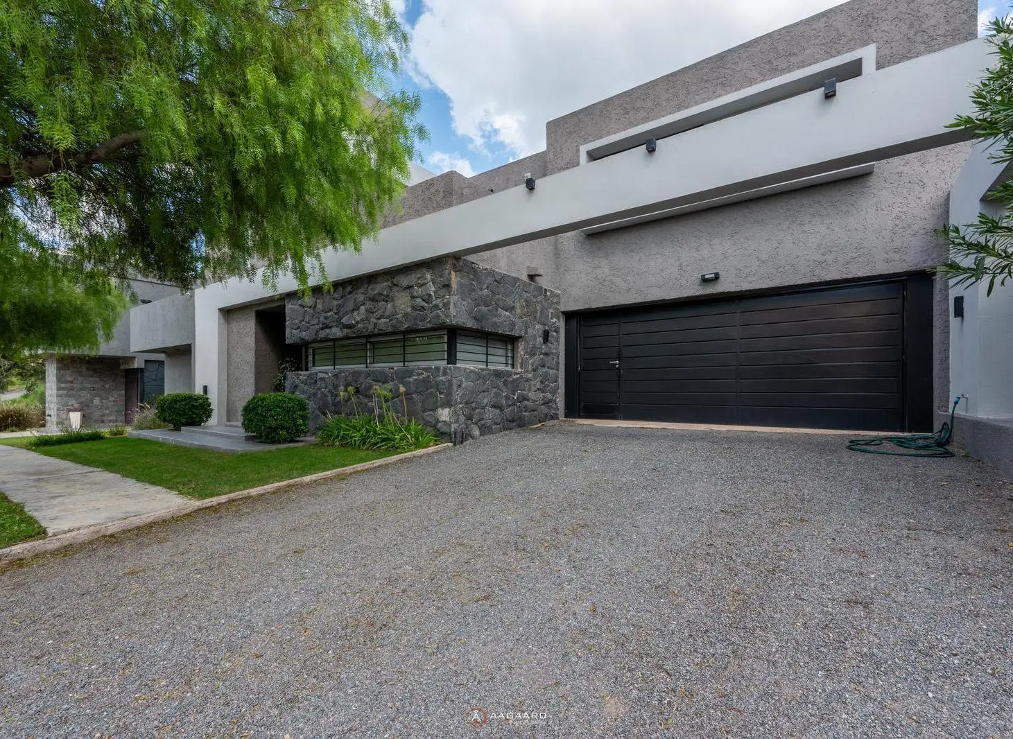 Casa en venta en La Carolina con pileta tres dormitorios moderna recibe menor 3