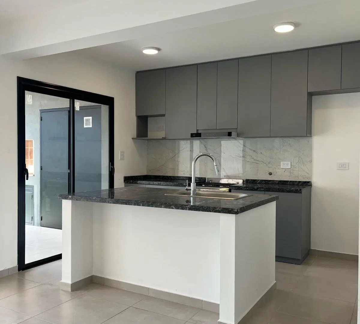 Brisas de Manantiales Duplex en venta 3 dormitorios galeria con asador a estrenar 4