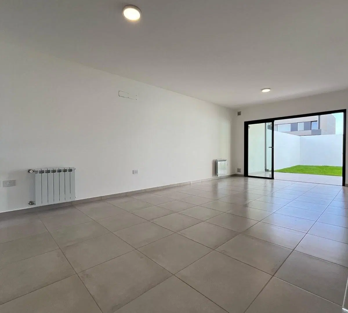 Brisas de Manantiales Duplex en venta 3 dormitorios galeria con asador a estrenar 3