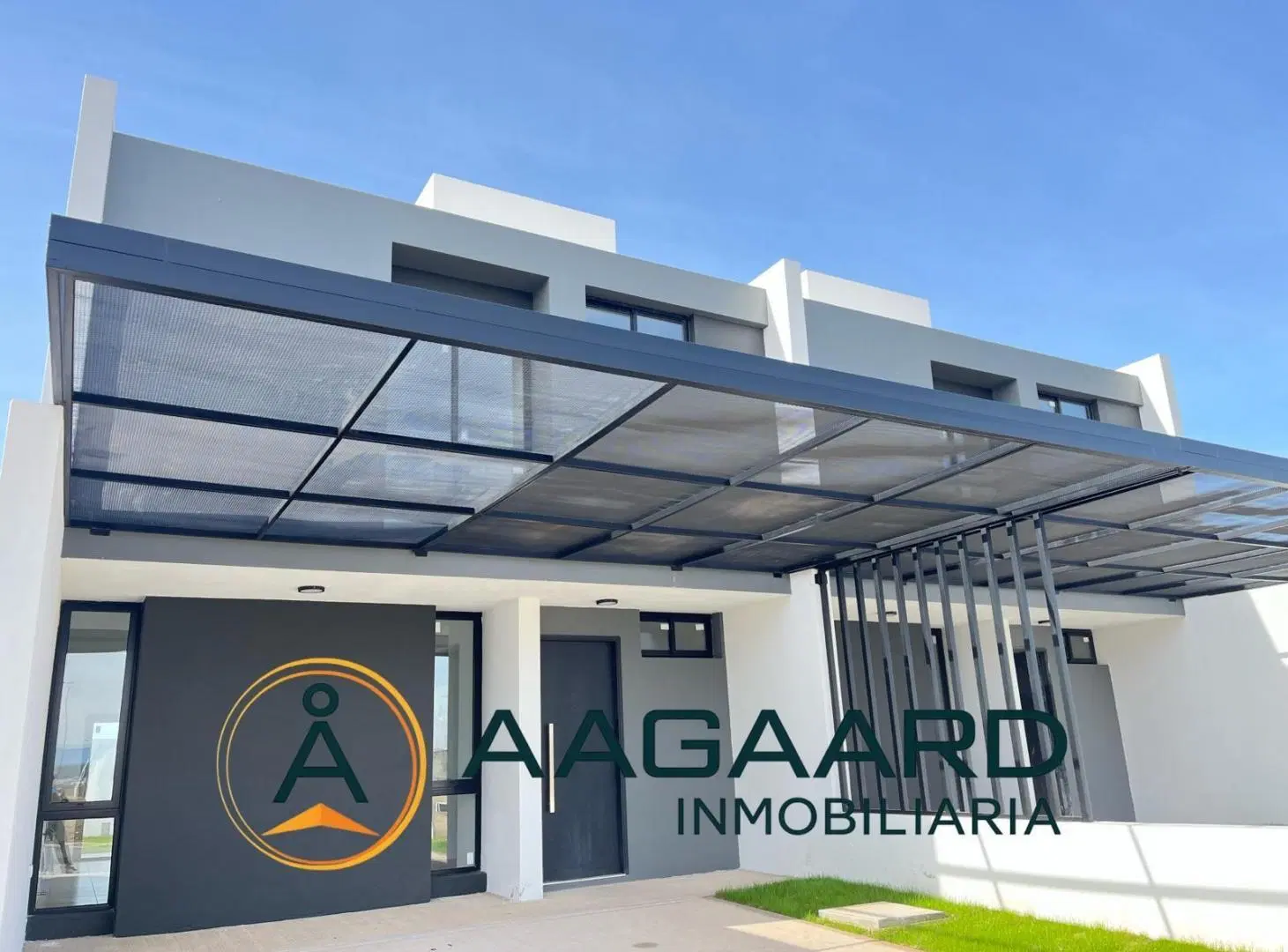 Brisas de Manantiales Duplex en venta 3 dormitorios galeria con asador a estrenar 2