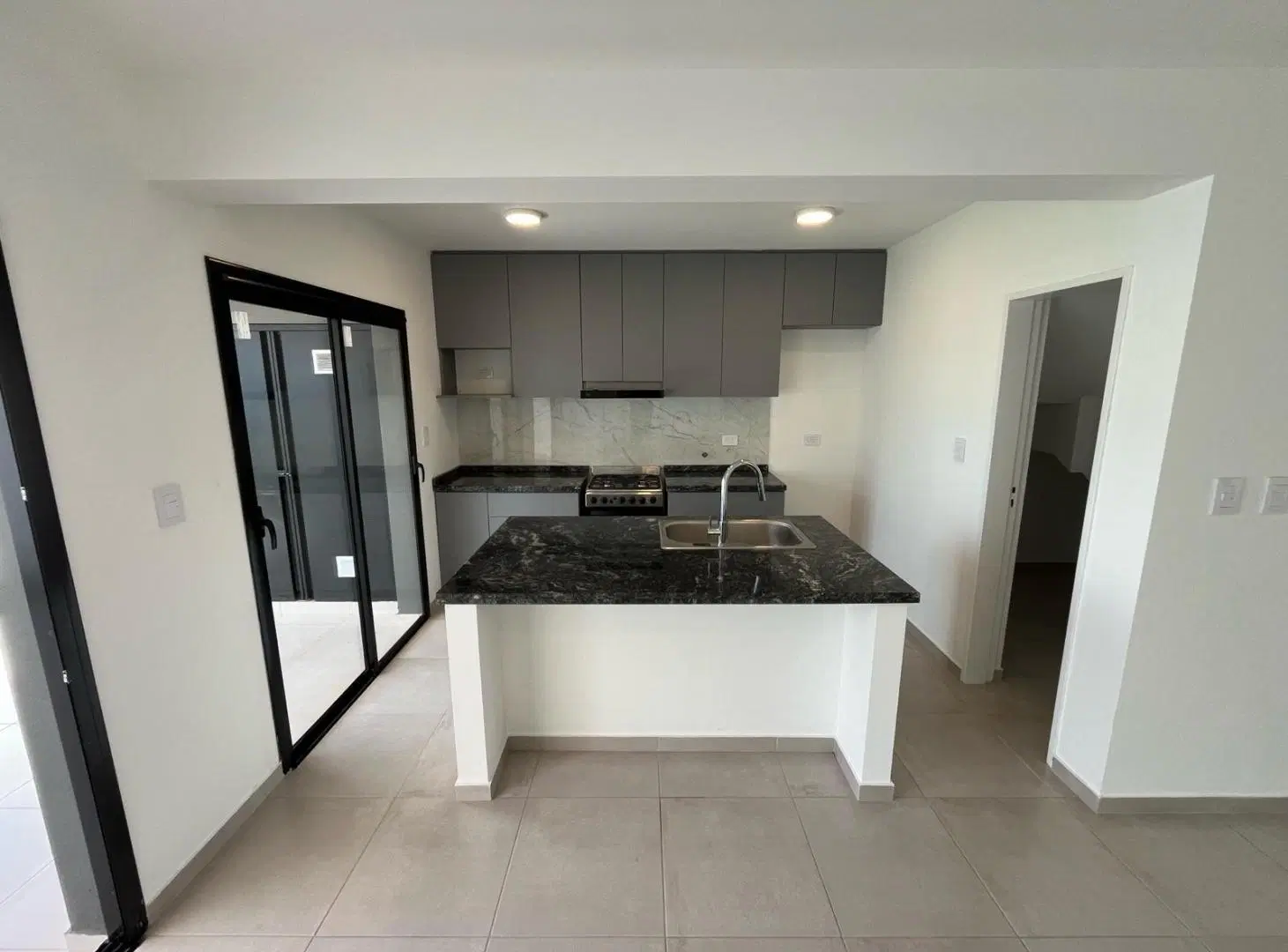 Brisas de Manantiales Duplex en venta 3 dormitorios galeria con asador a estrenar 3