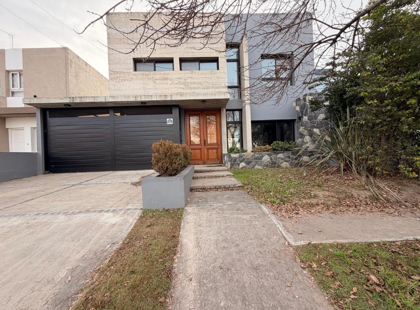 CASA EN VENTA 3 DORMITORIOS, PILETA Y QUINCHO CERRADO EN CHACRA DEL NORTE