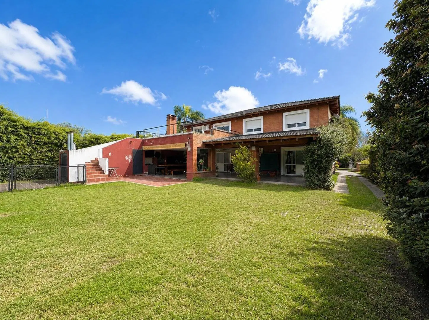 Valle Escondido casa en venta 5 dorm más departamento en planta baja 1