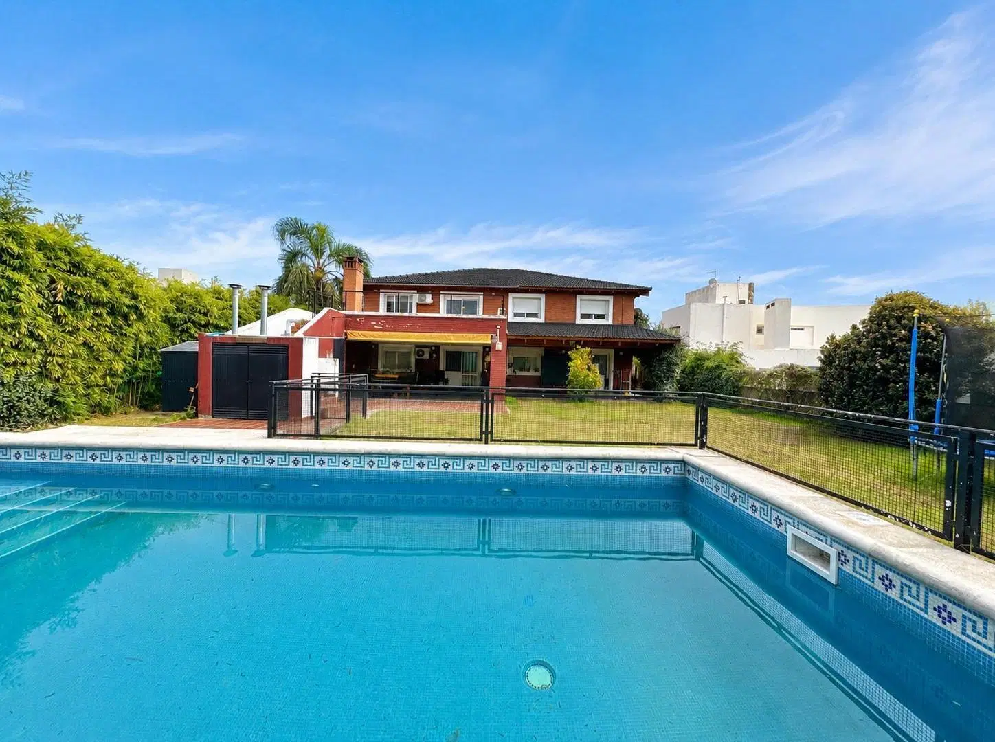 Valle Escondido casa en venta 5 dorm más departamento en planta baja 2