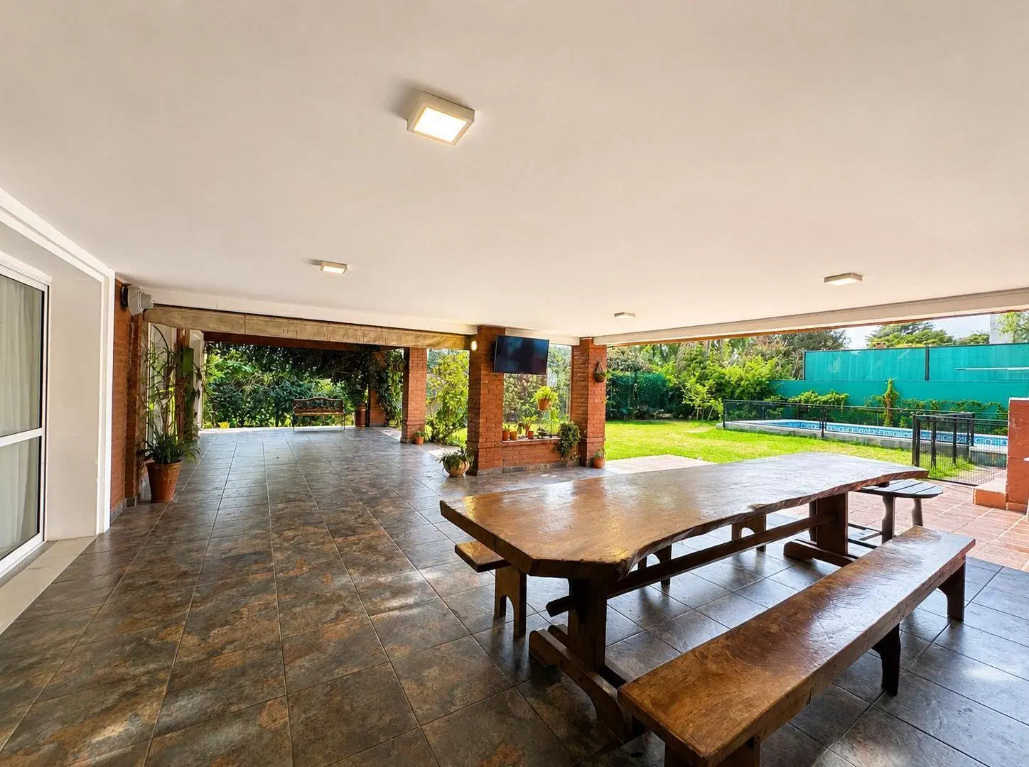 Valle Escondido casa en venta 5 dorm más departamento en planta baja 8