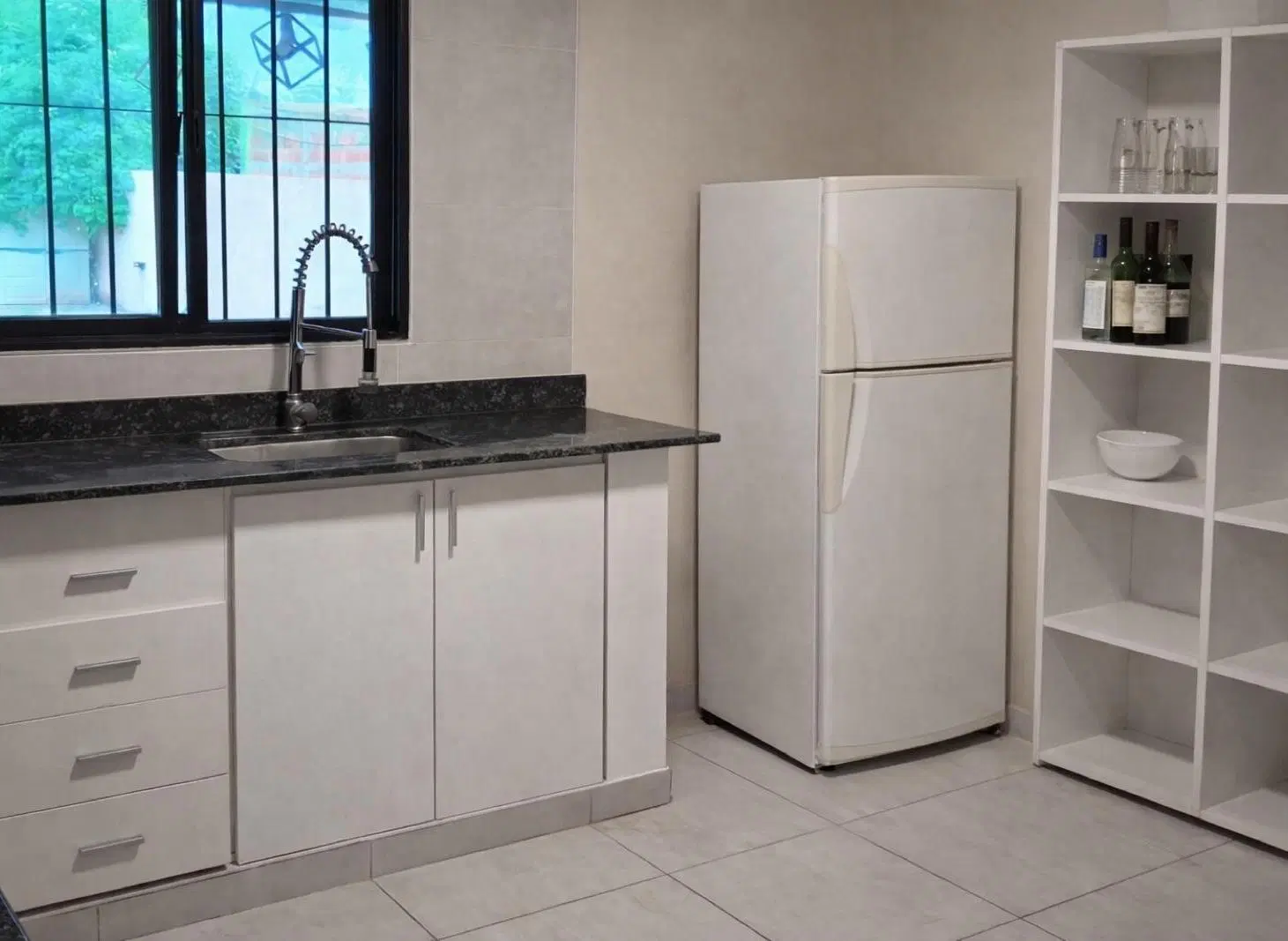 Casa en venta Villa Allende Parque con escritura tres dormitorios gran jardin y pileta y depto recib 4