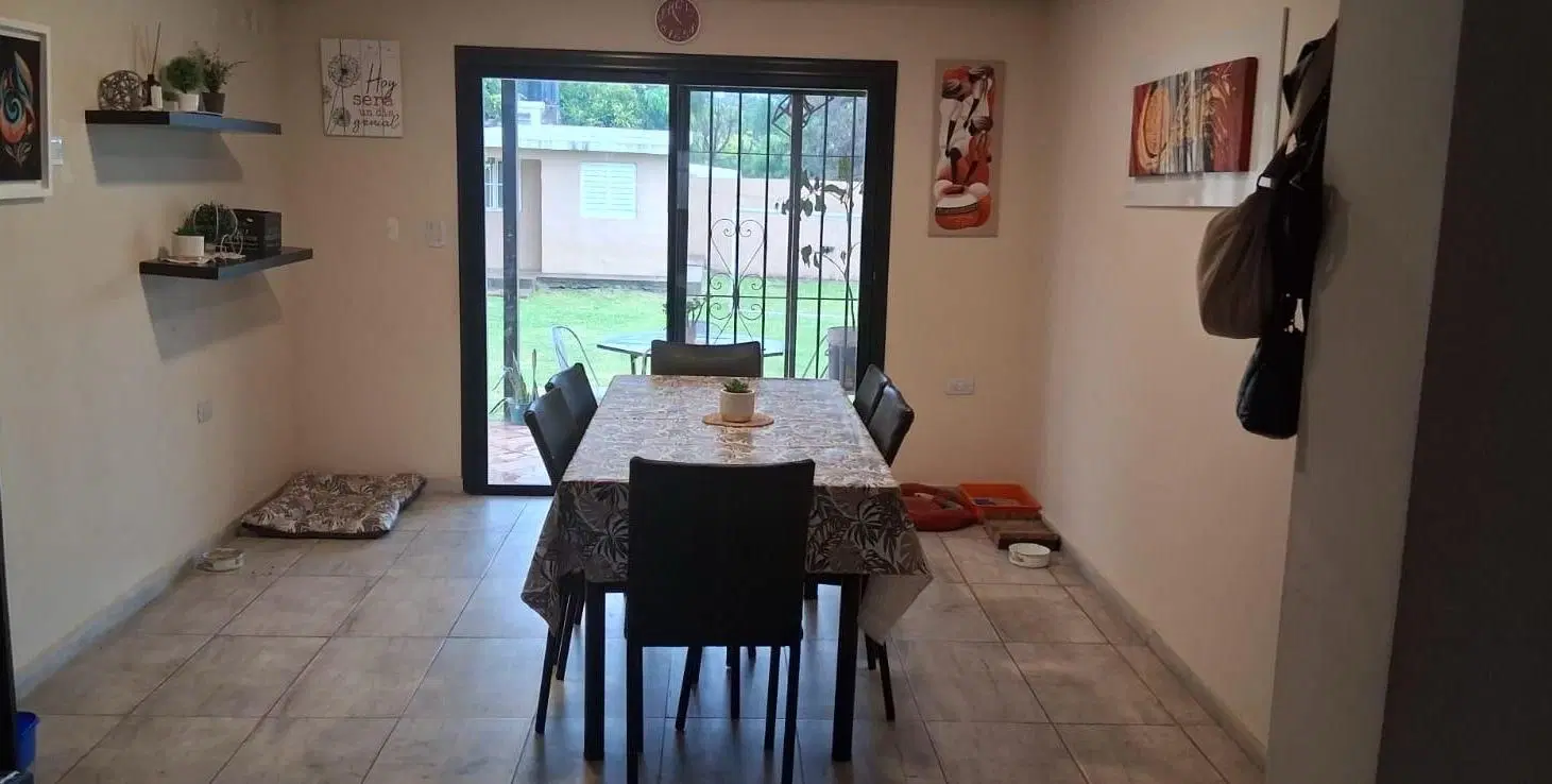 Casa en venta Villa Allende Parque con escritura tres dormitorios gran jardin y pileta y depto recib 2