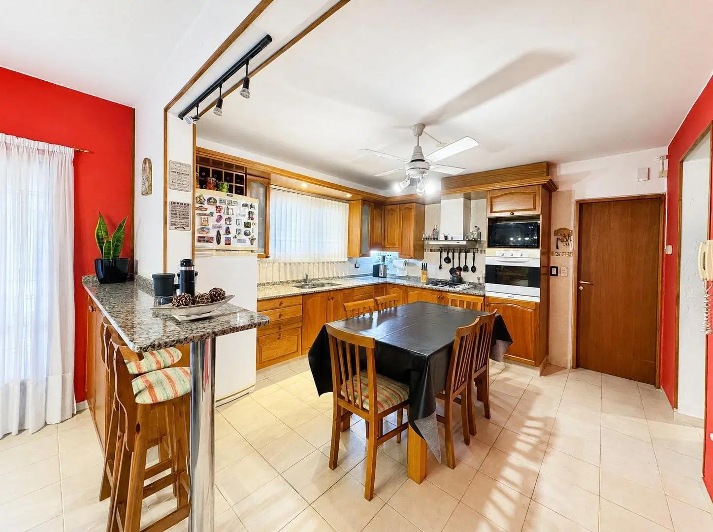 Casa en Valle Escondido cuatro dormitorios con pileta impecable 3
