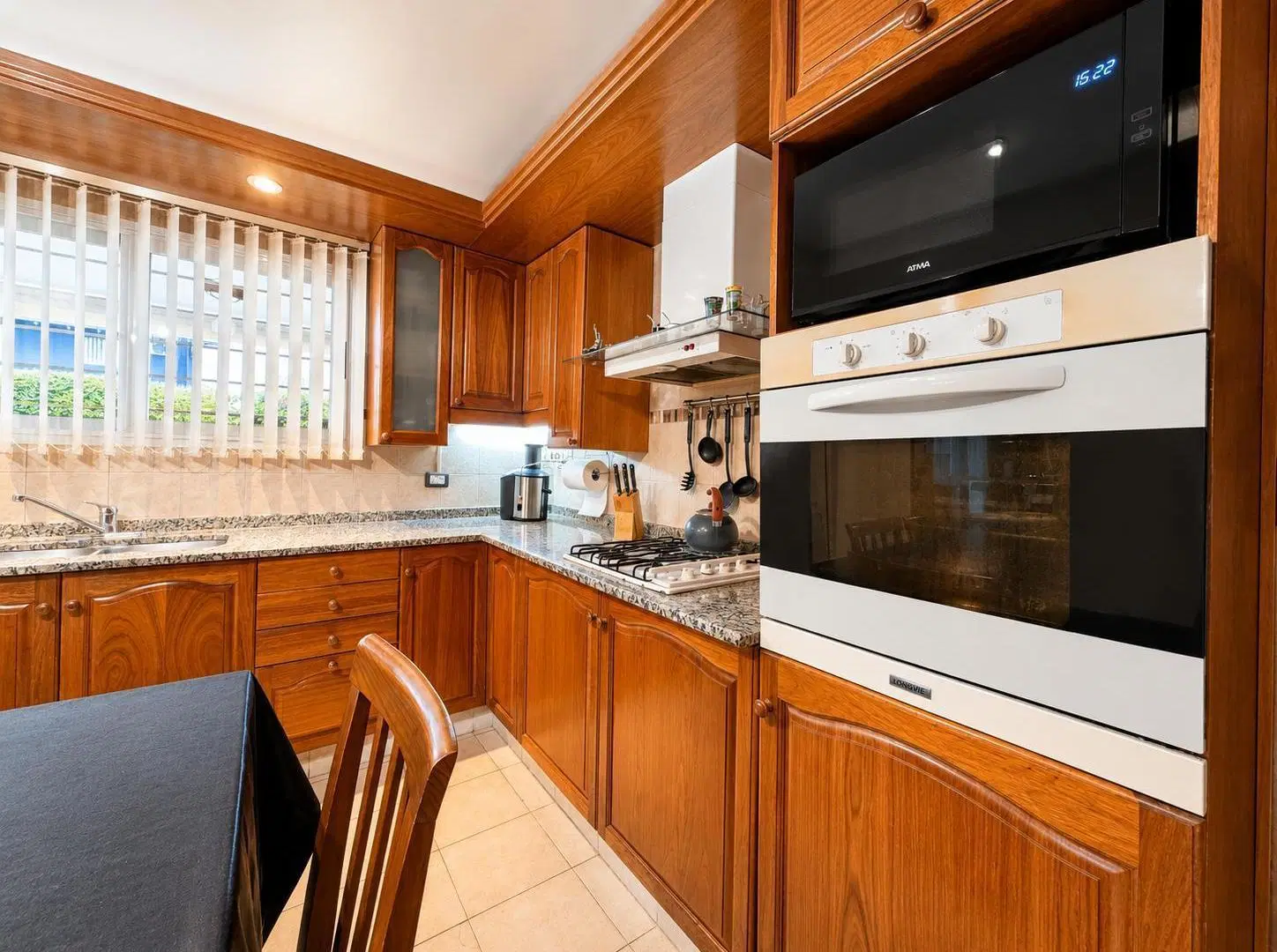 Casa en Valle Escondido cuatro dormitorios con pileta impecable 5