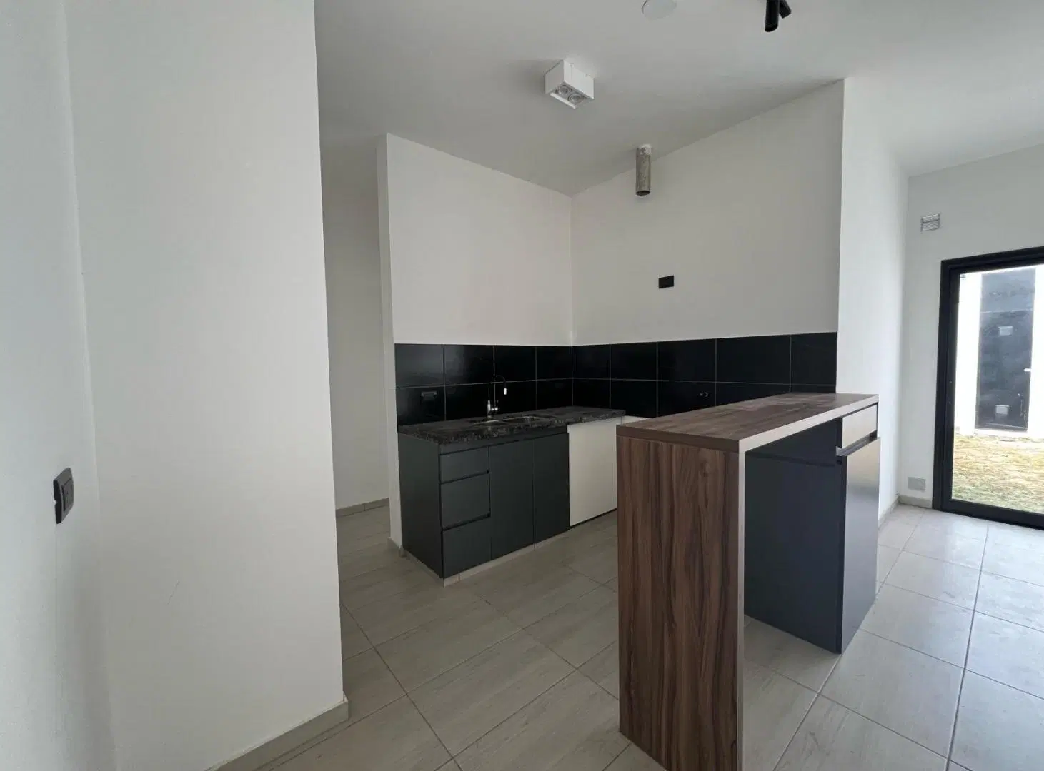 Duplex Dos Dorm Una planta frente a la plaza de Rincones 1