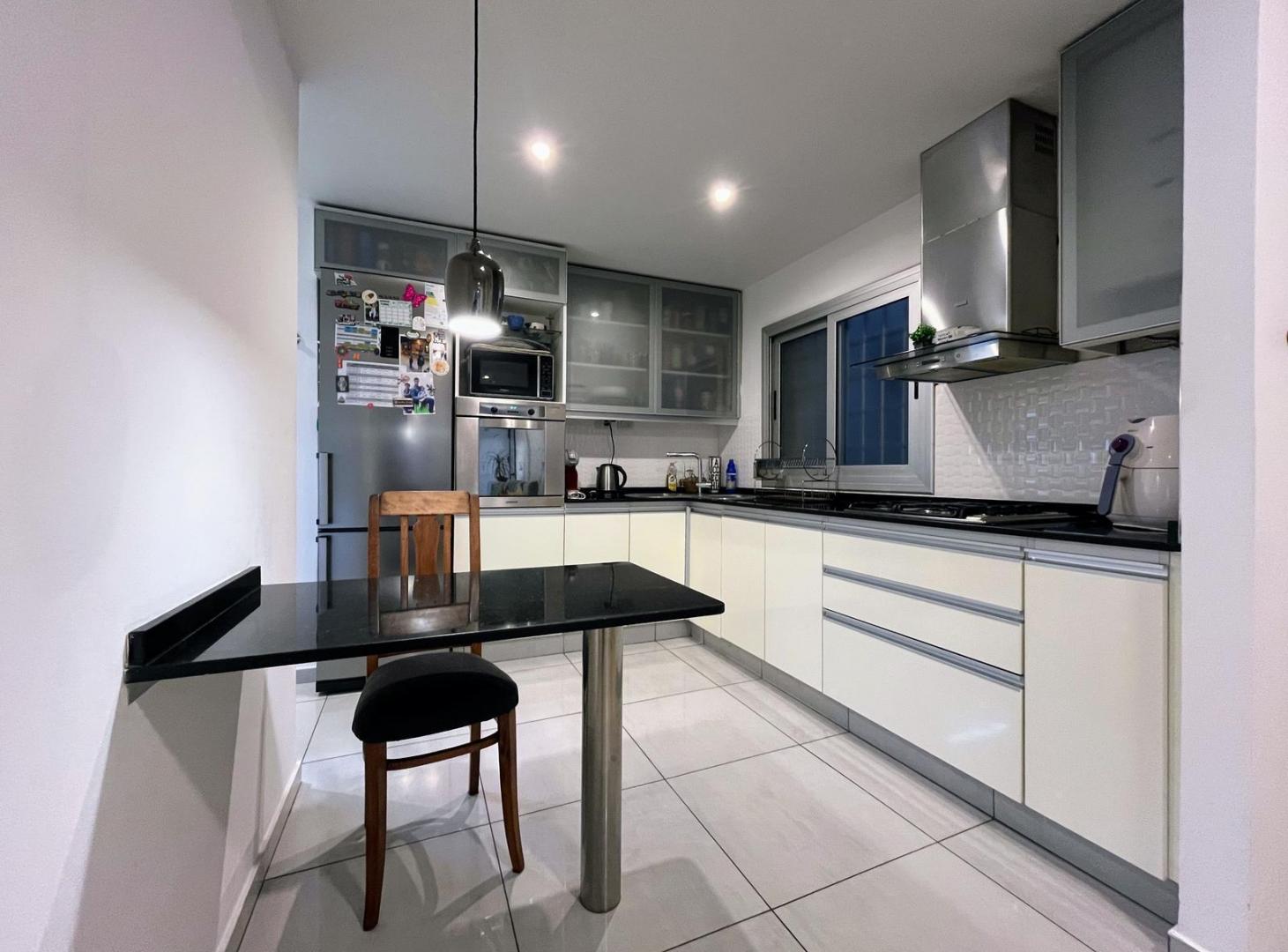 Foto de General Paz departamento de 3 dormitorios en venta 2 baños patio con, imagen 4