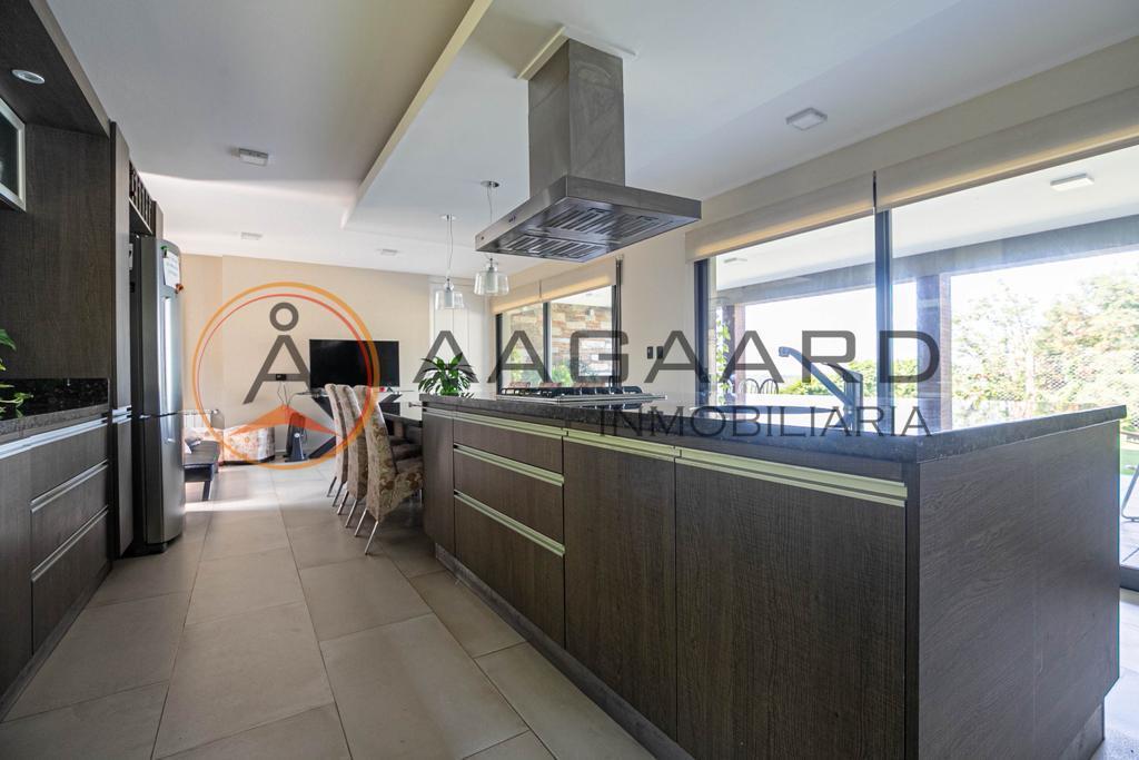 Foto de EXCELENTE CASA EN VENTA EN CINCO LOMAS CON PILETA RECIBE MENOR EN, imagen 4