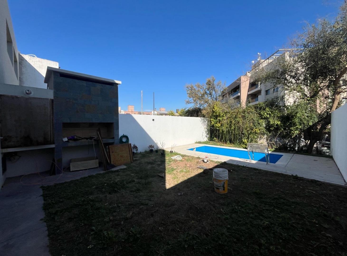 Foto de Altos de Manantiales duplex en venta 3 Dormitorios y pileta losa, imagen 1