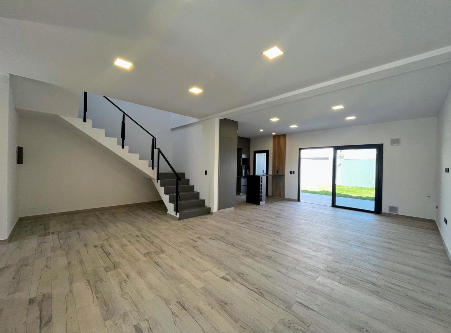 Foto de Colinas de Manantiales Dúplex de 3 dormitorios 3 baños y cochera a, imagen 4