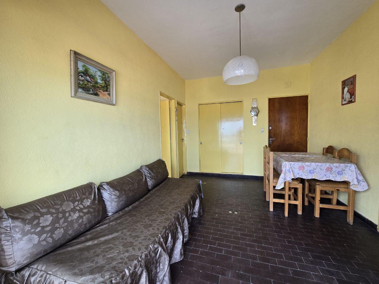 Departamento 2 ambientes con 2 balcones y vista al mar