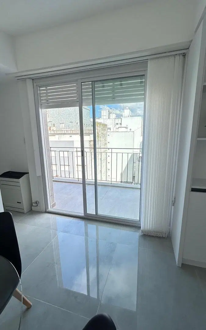Departamento 2 ambientes al frente con balcón terraza 5