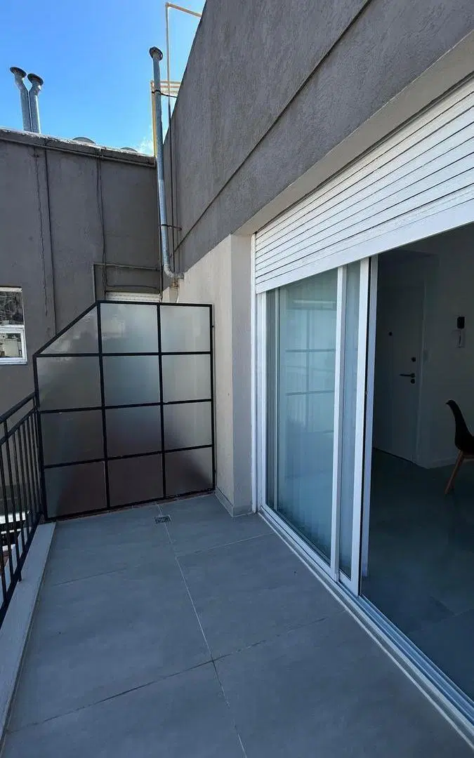 Departamento 2 ambientes al frente con balcón terraza 4
