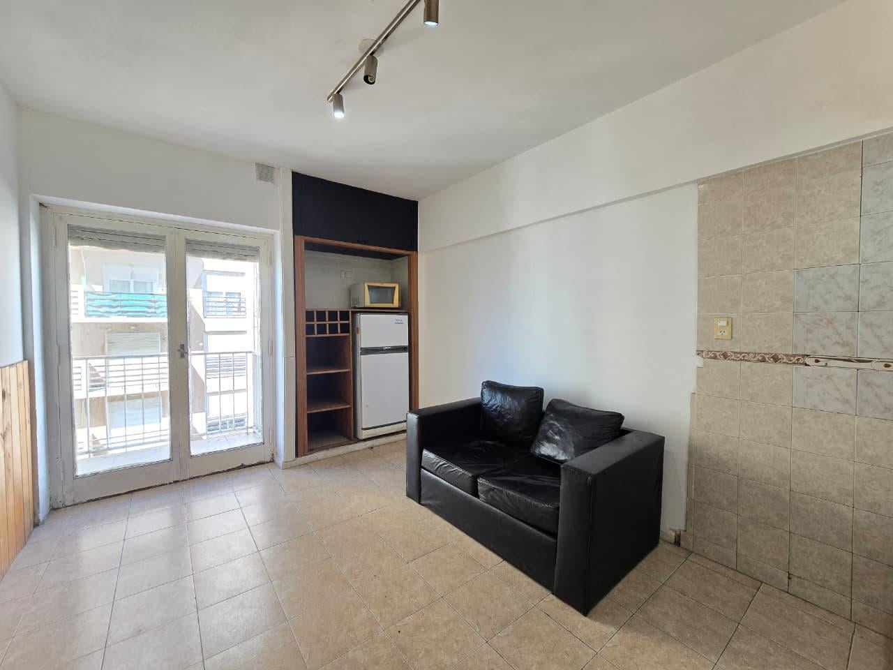 Foto de Departamento 2 ambientes con balcon a la calle, imagen 2