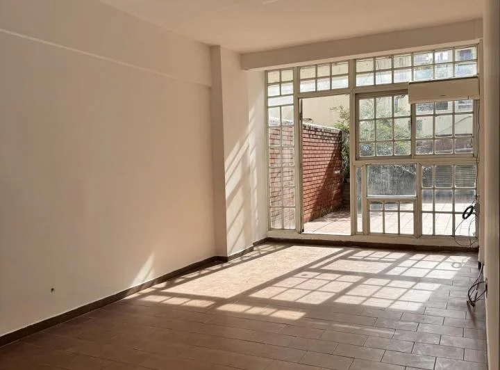 Venta departamento 4 ambientes en Caballito con patio y cochera 2