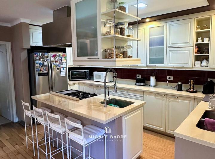 Venta Casa 8 ambientes en San Isidro – Jardín, pileta y 2 cocheras 5