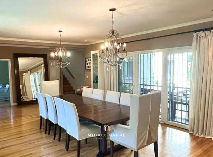 Venta Casa 8 ambientes en San Isidro – Jardín, pileta y 2 cocheras 4