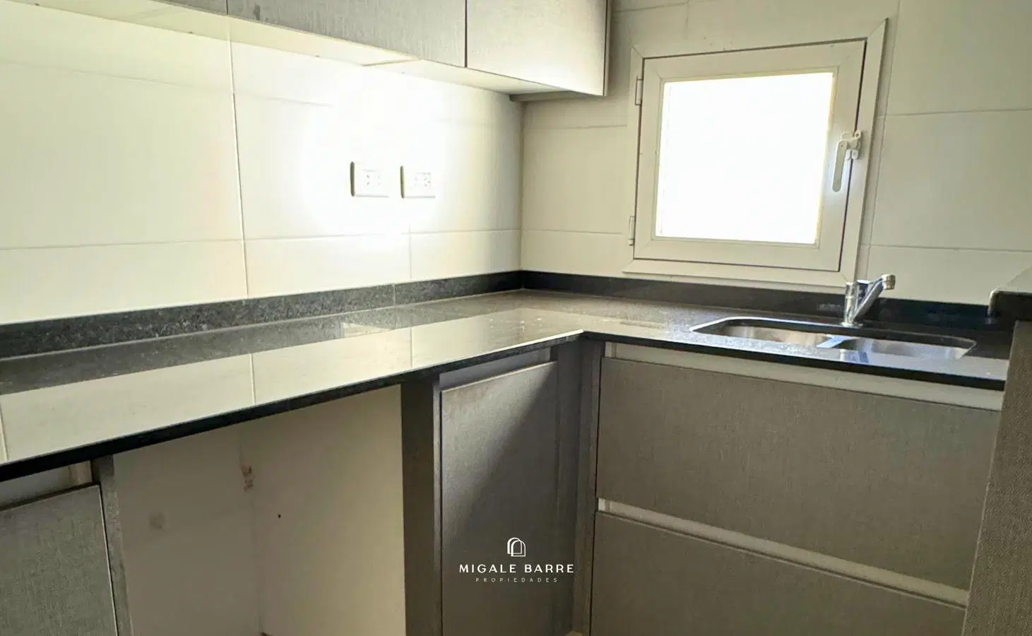 Departamento en  Venta 4 amb con cochera y pileta  Plaza Irlanda 4
