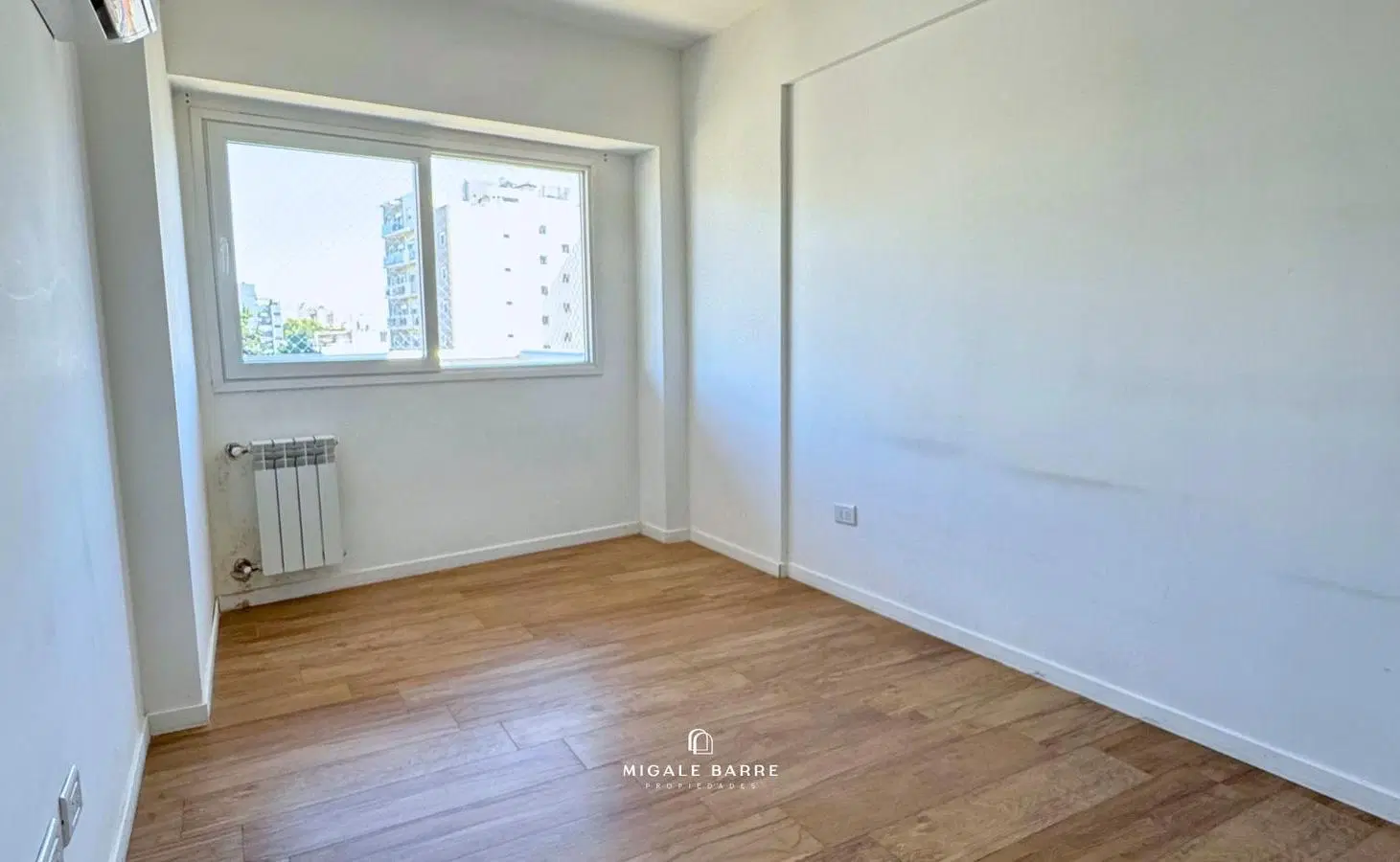 Departamento en  Venta 4 amb con cochera y pileta  Plaza Irlanda 5