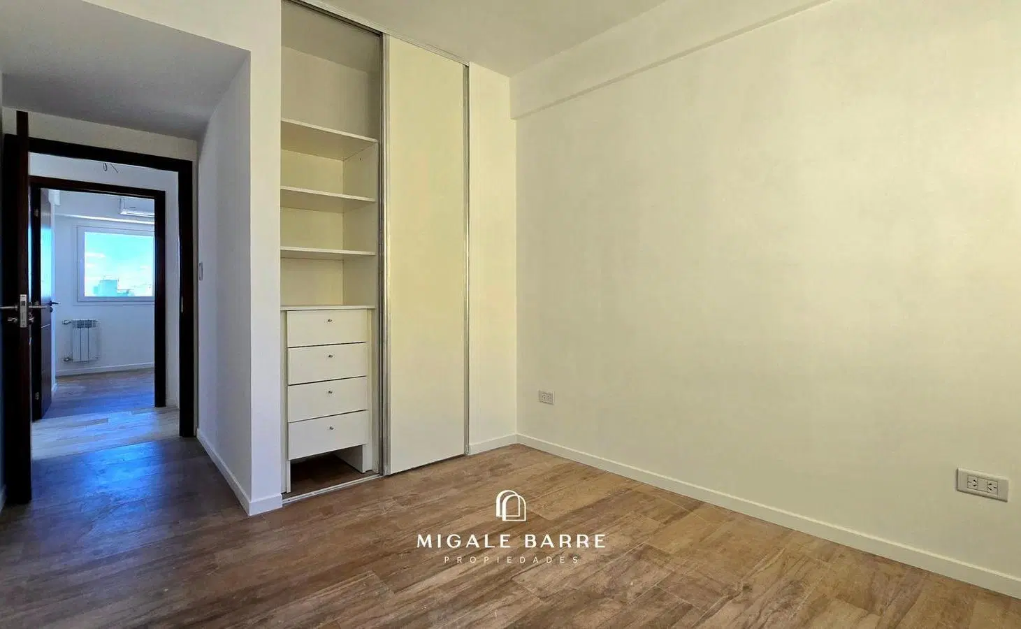 Venta Depto 3 con cochera y pileta Plaza Irlanda 4