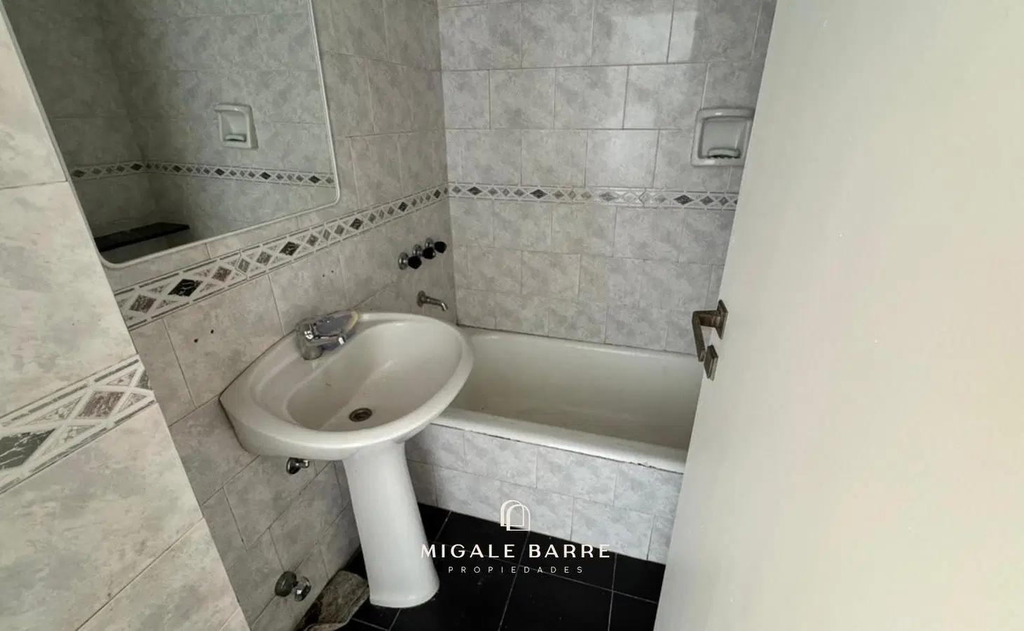 Venta de Departamento 4 Ambientes en Caballito con Patio y Cochera Cubierta 4