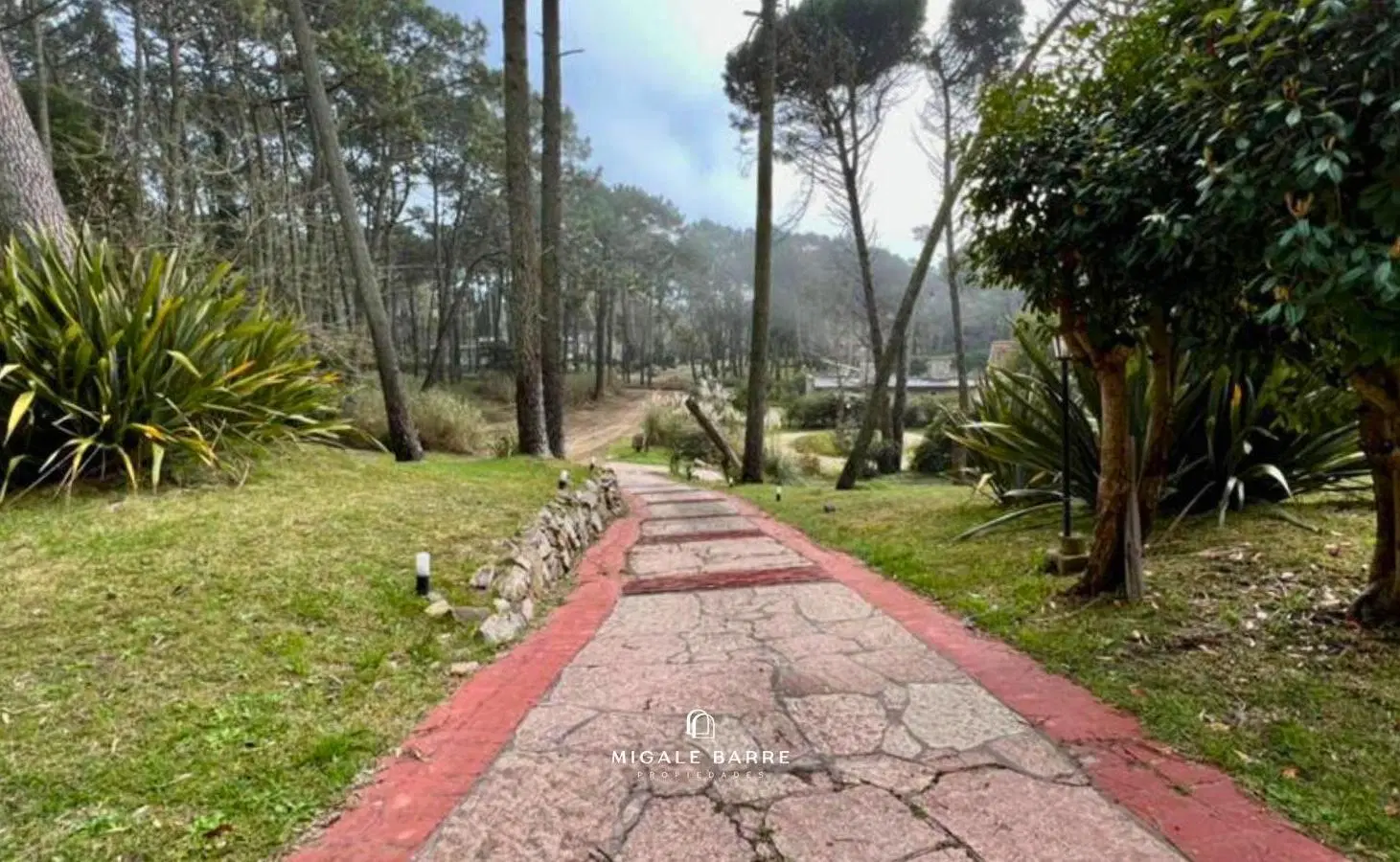 Casa en  Venta Carilo 2 lotes  a refaccionar 3