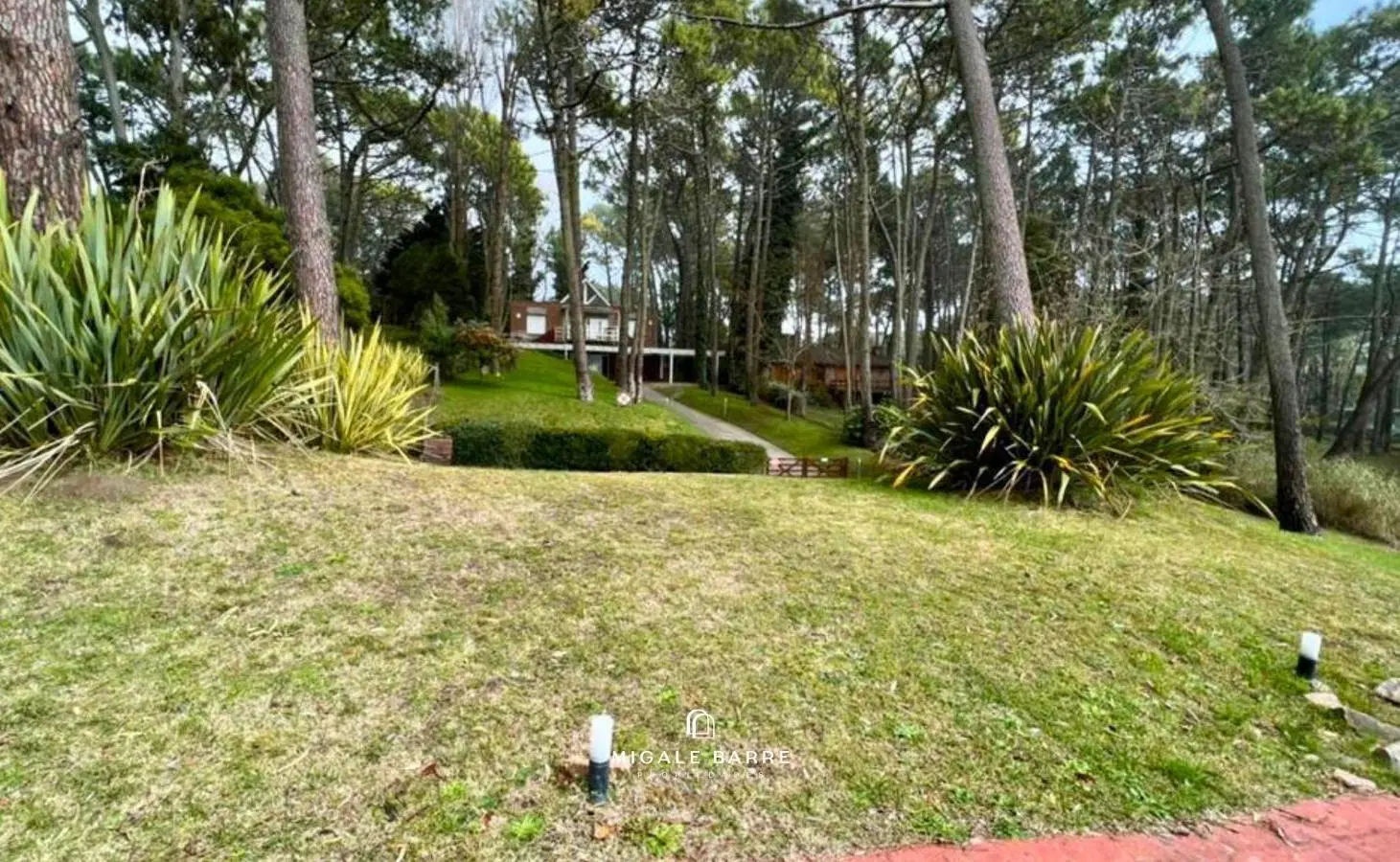 Casa en  Venta Carilo 2 lotes  a refaccionar 5