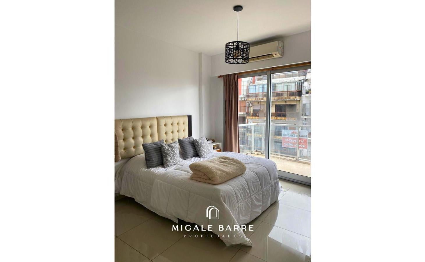 Luminoso Departamento Monoambiente en Once con Balcon