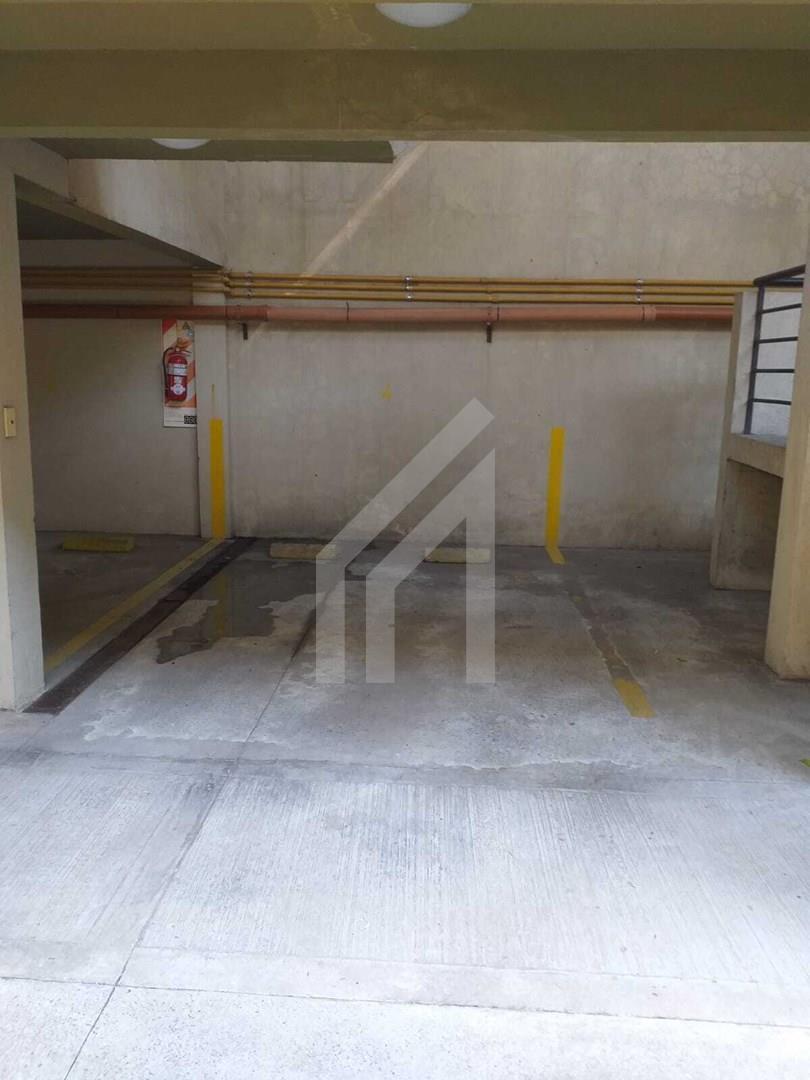 Foto de VENTA - COCHERA FIJA - IDEAL PARA MOTO O AUTO PEQUEÑO - BARRIO LA, imagen 4
