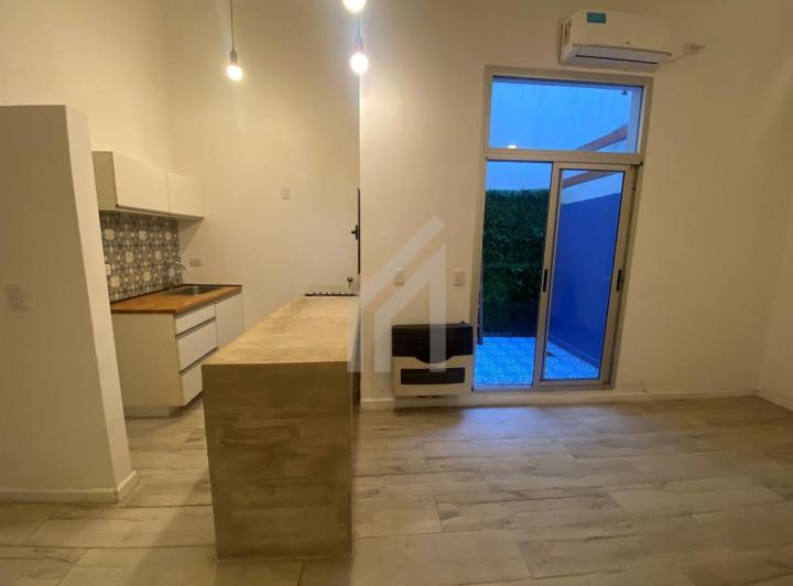 ALQUILER DE DEPARTAMENTO DE DOS AMB FRENTE A LA EST. DE VTE LOPEZ CON PATIO INTERNO PROPIO Y BAJISIM 1