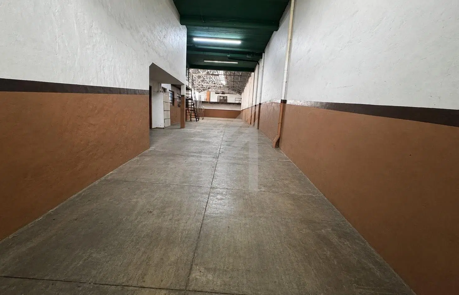Depósito Operativo con Vivienda y Oficinas | Entrada Camión. San Fernando 3